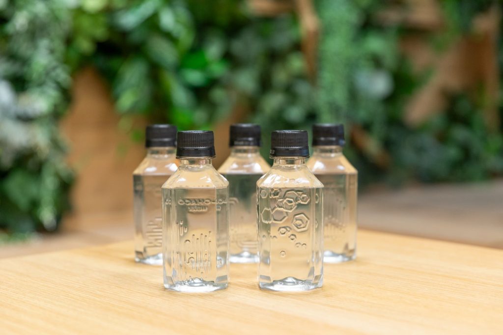 新たな価値を提供すべく、約コップ一杯分のサイズの飲料水を開発